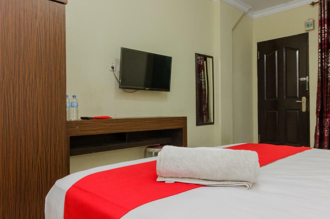 Hotel Reddoorz @ Malalayang 2 Manado Exterior foto
