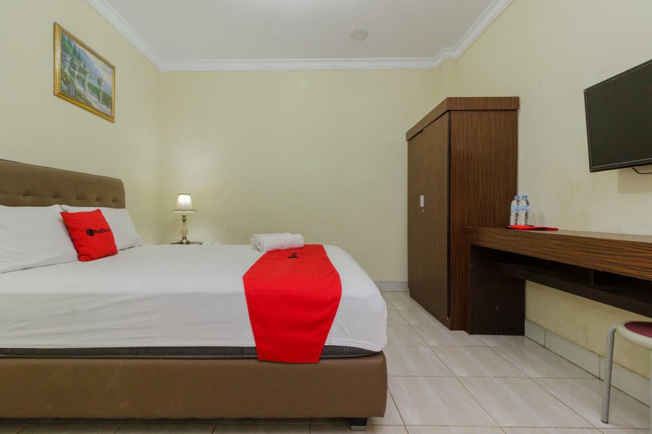 Hotel Reddoorz @ Malalayang 2 Manado Exterior foto